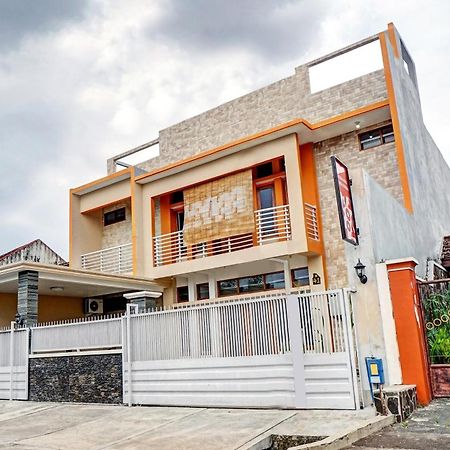 Avisha Guest House Syariah Malang Eksteriør bilde