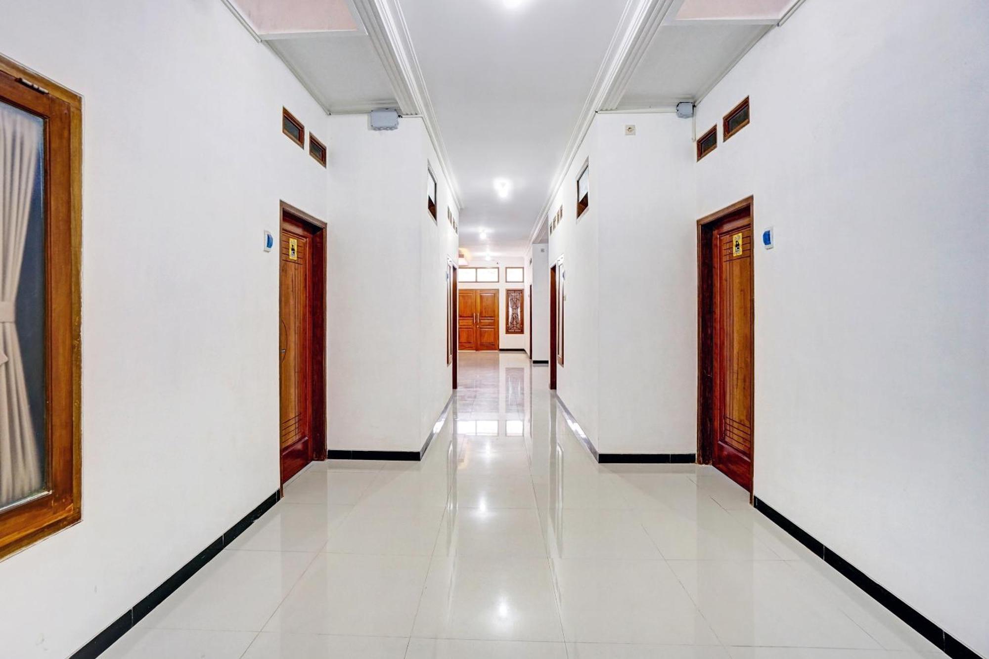 Avisha Guest House Syariah Malang Eksteriør bilde