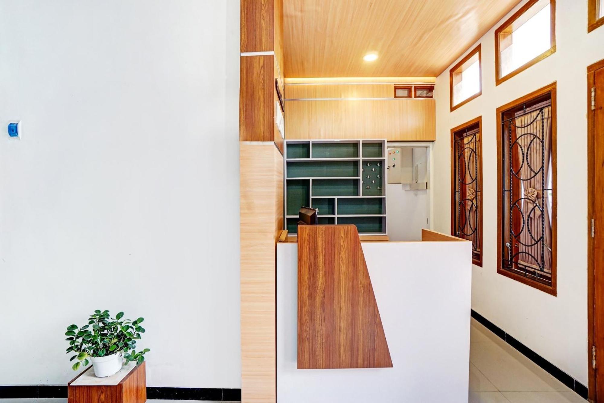 Avisha Guest House Syariah Malang Eksteriør bilde