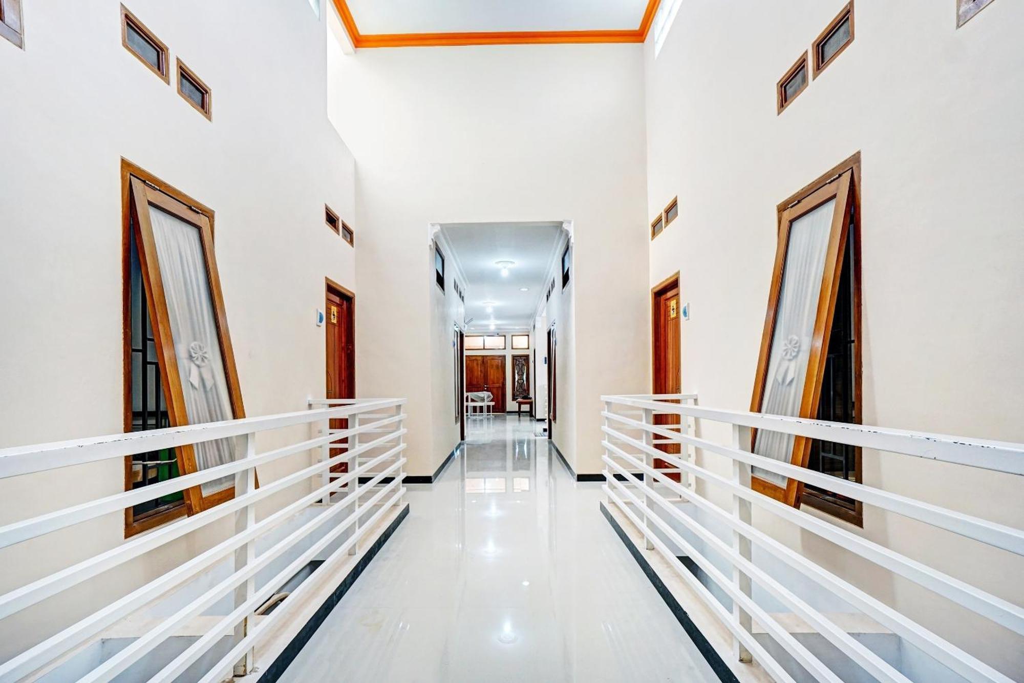 Avisha Guest House Syariah Malang Eksteriør bilde