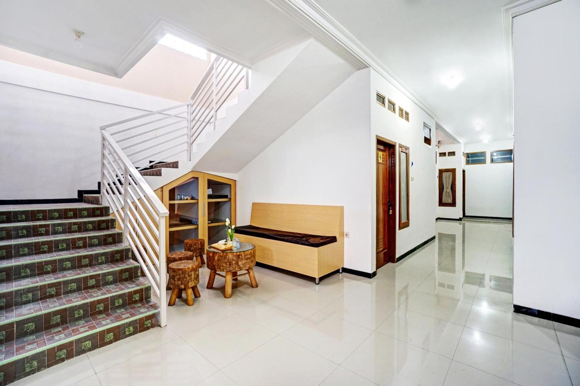 Avisha Guest House Syariah Malang Eksteriør bilde